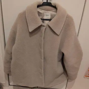 OHGA 베이지 보아 자켓