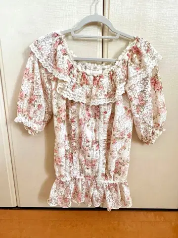 가격 인하 레어 LIZLISA 파워풀 꽃무늬 블라우스