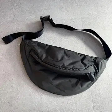 유나이티드 애로우즈 별주 스탠다드 서플라이 바디백 블랙