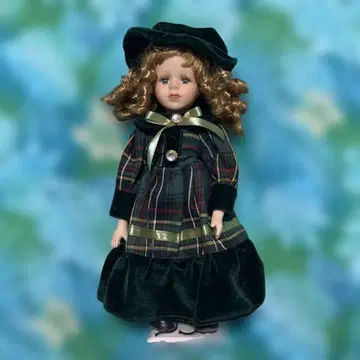 그린 컬러 벨벳 드레스 인형