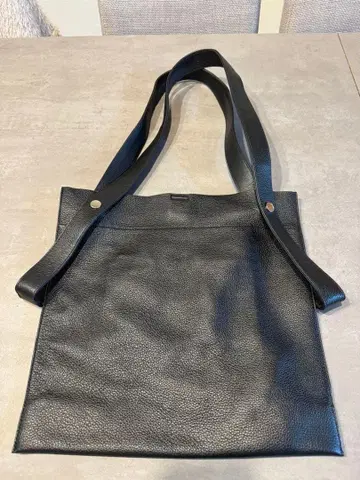 BEAURE 블랙 가죽 토트백