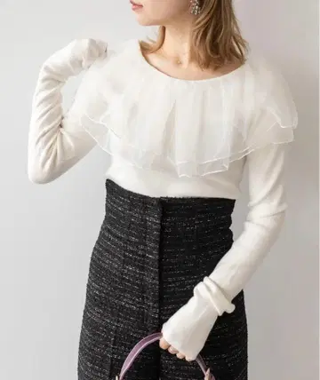 RANDA 프릴 달린 화이트 니트