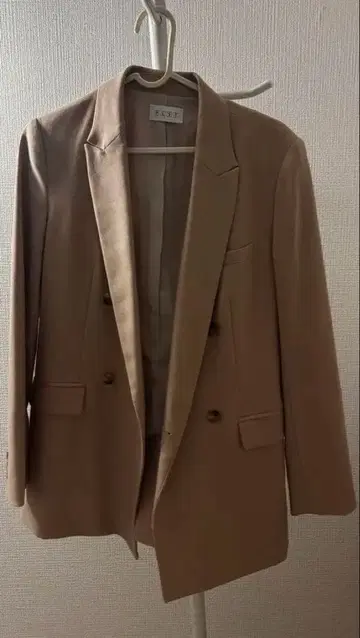 플라스테 핑크 베이지 더블 버튼 테일러드 자켓