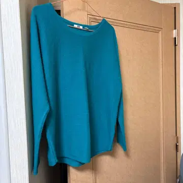 유니클로 캐시미어 스웨터 L 사이즈 그린