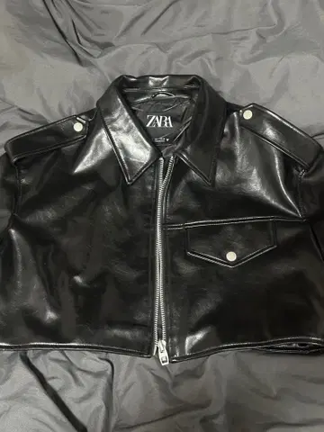 ZARA 블랙 크롭 가죽 자켓