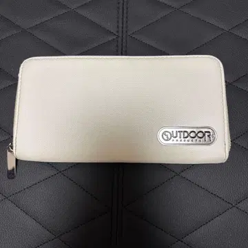 OUTDOOR PRODUCTS 화이트 장지갑