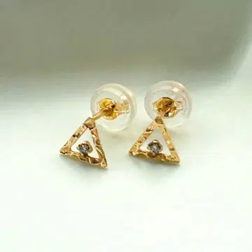 [ cui-cui ] K10 YG 다이아몬드 트라이앵글 귀걸이