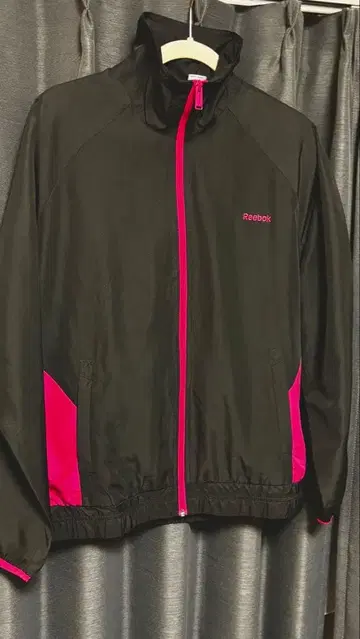 리복 블랙/핑크 저지