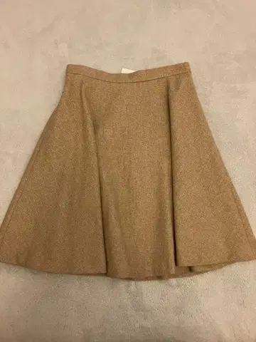 프로포션 바디 드레싱 베이지 플레어 스커트