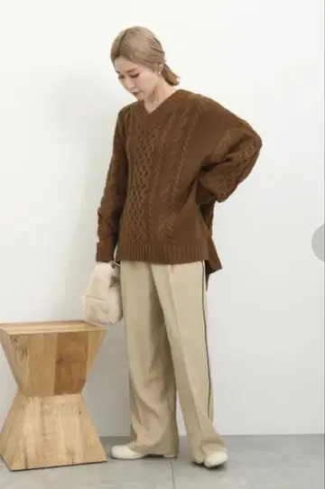 새상품 Samansa Mos2 blue V넥 케이블 니트 풀오버