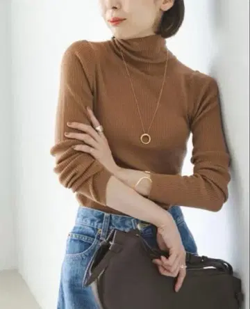 noble 리브 터틀넥 니트 베이지