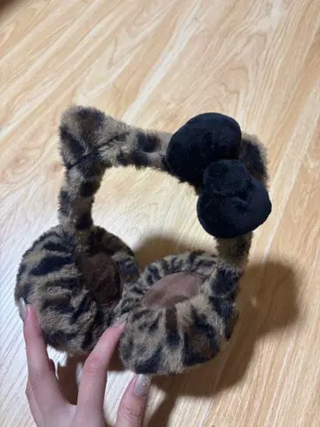 레오파드 무늬 키티 귀도리