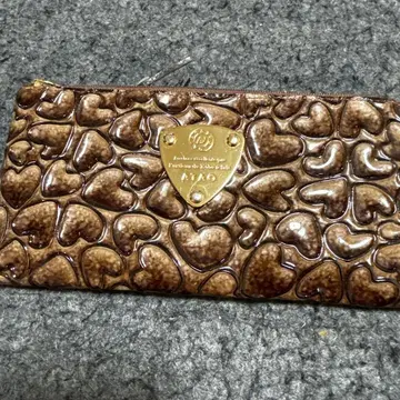 ATAO 하트형 엠보싱 장지갑 브라운