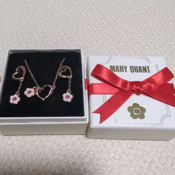 MARY QUANT 하트와 꽃의 목걸이와 귀걸이 세트