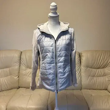 70 골프 라이트 그레이 후드 부착 다운 자켓