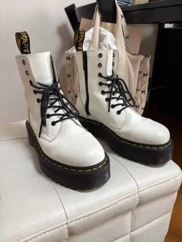 닥터마틴 화이트 부츠