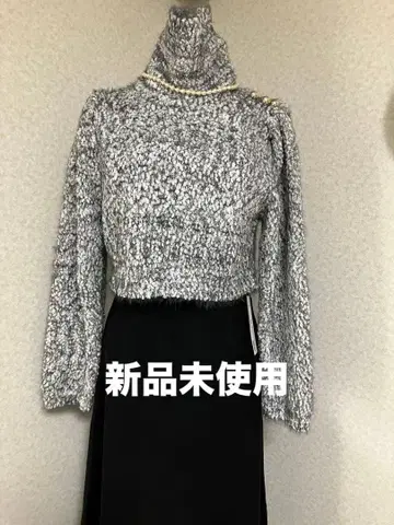 퍼 터치 크롭 하이넥 니트