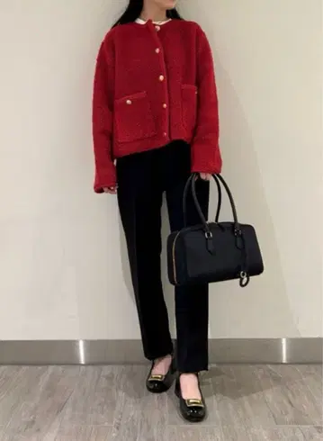 미라 오웬 금장 버튼 노카라 컴팩트 라메 니트 자켓 레드