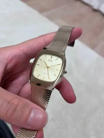 세이코 스퀘어형 쿼츠 손목시계 돌체