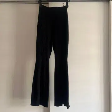 12/25까지 [ 유니클로 x 마메쿠로구치 ] 니트 팬츠