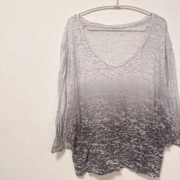 T셔츠 [ M ] 그라데이션 V넥 긴팔 비침