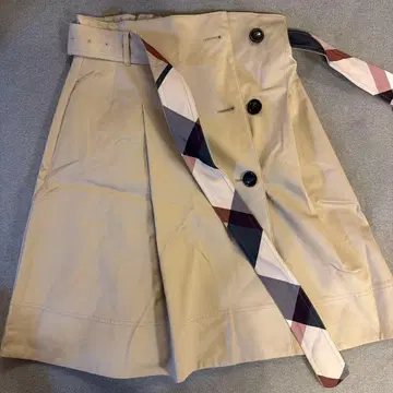 BLUE LABEL 베이지 플리츠 스커트 사이즈 38