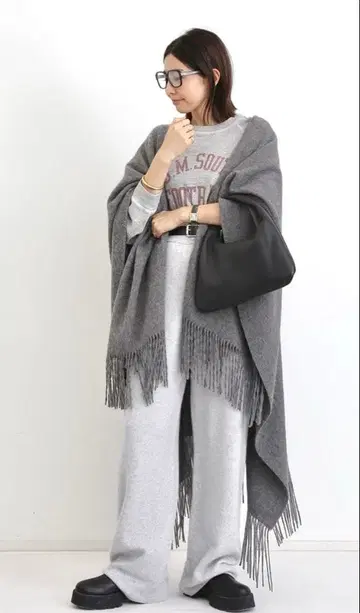 새상품 L'Appartement 아프로뉴브 프린지 숄 그레이