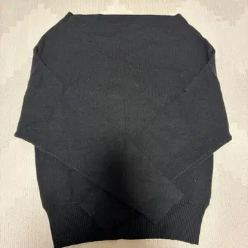 BASEMENT ONLINE 블랙 드롭 숄더 니트