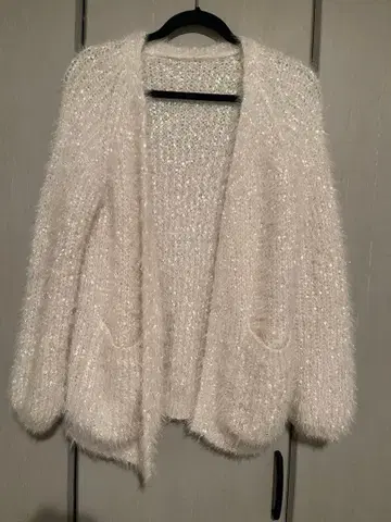 ESICA 화이트 복슬복슬 가디건