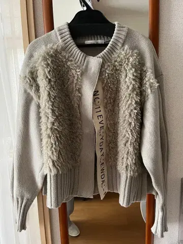 에이미 로우 그레이 니트 가디건