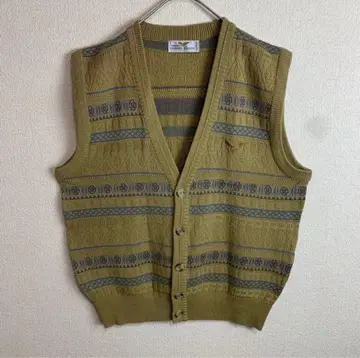 니트 베스트 카키 패턴 무늬 원포인트 자수 구제 의류