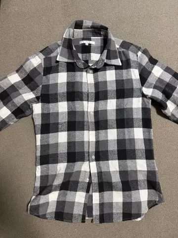 플란넬 셔츠 블랙과 화이트 체크 무늬