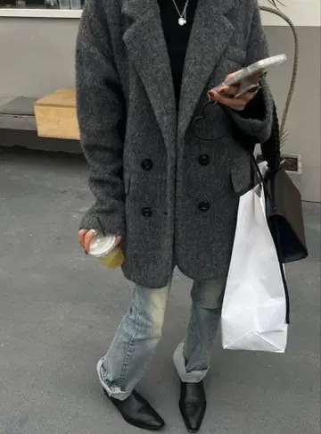 미들 기장 오버 사이즈 샤기 코트 차콜 그레이