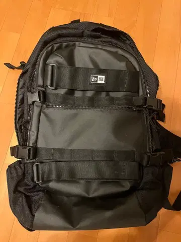 NEW ERA 블랙 백팩