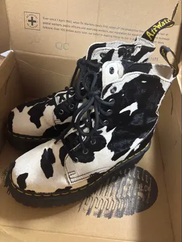 Dr. Martens 소 패턴 하이컷 부츠