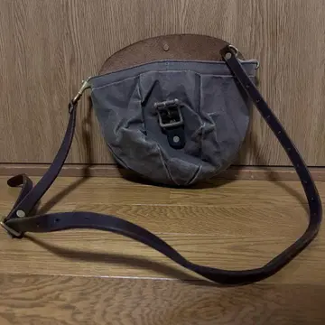 다크 브라운 캔버스 숄더백