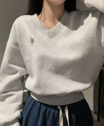 BELLIDE MADE 속기모 파스텔 V넥 크롭 맨투맨 여성용