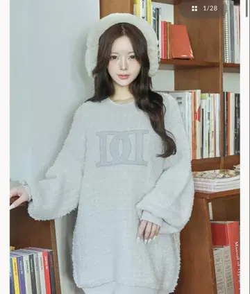 DD 로고 트위드 니트 풀오버