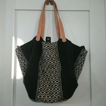 토트백 기하학 패턴 화이트 블랙