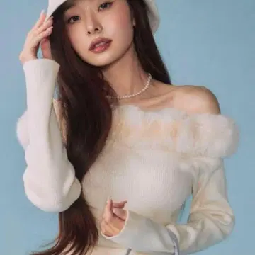 [ 2WAY ] 퍼 트리밍 오프숄더 니트탑