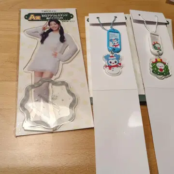 TWICE 아크릴 스탠드와 키링 세트