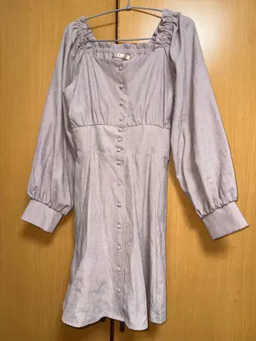 연보라색 긴팔 원피스와 벨트 세트