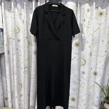 CHILLE 블랙 올인원 반팔 카라 부착