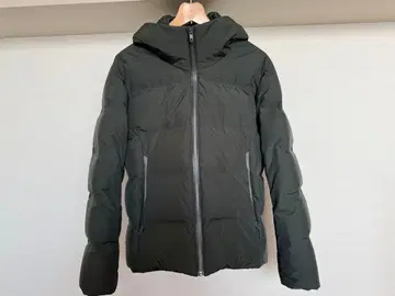 유니클로 심리스 다운 후드티 M Olive