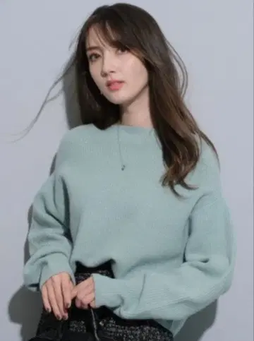 Apuweiser-riche 오프넥 아쿠아 라메 니트 그린