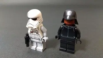 레고 퍼스트 오더 워커 드라이버 & 오피서 스미츠 LEGO