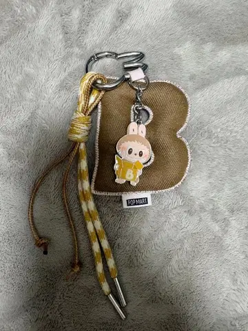 POP MART 캐릭터 스트랩 브라운