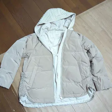 La Mode 후드 부착 베이지 다운 자켓