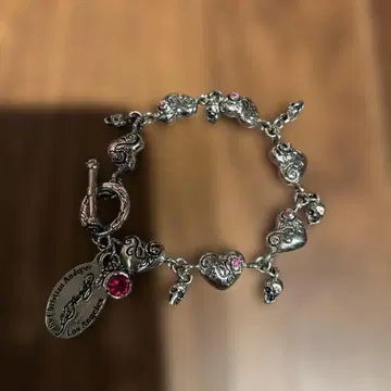 에드하디 팔찌 하트 스컬 루비 로고 플레이트