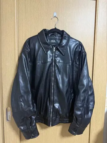 ZARA 블랙 가죽 아우터